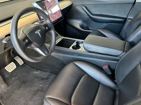 Used 2022 Tesla Model Y Performance image 11