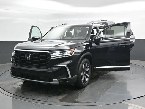 Used 2025 Honda Pilot Elite image 48