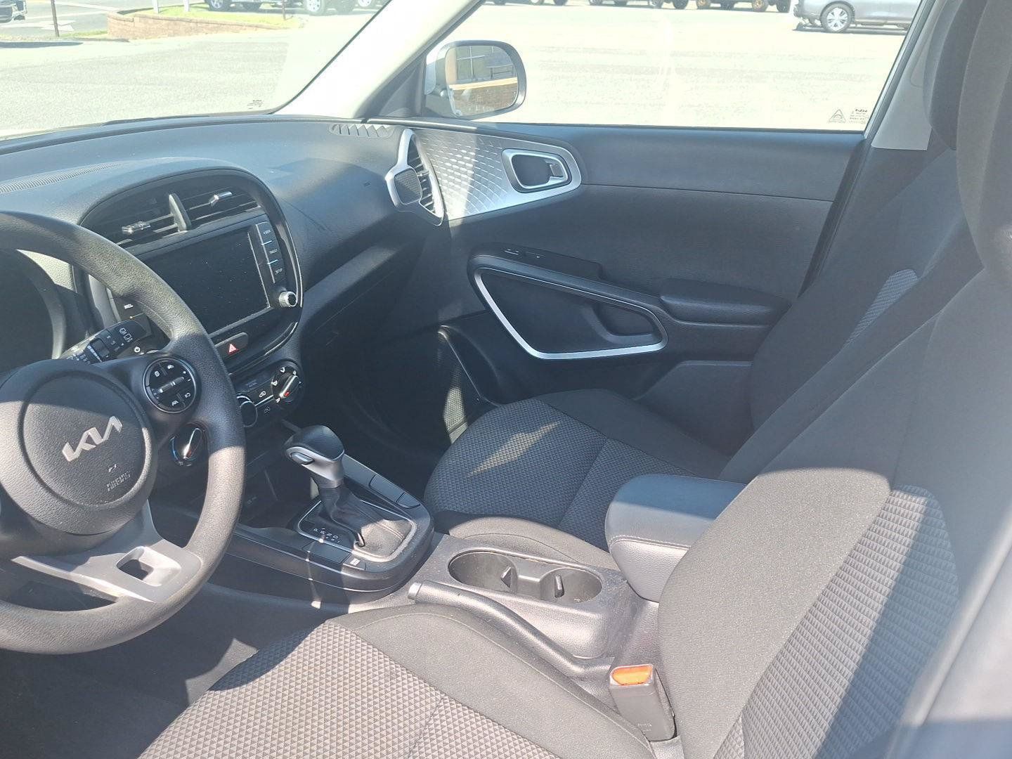Used 2023 Kia Soul LX w/ LX Technology Package FWD image 11