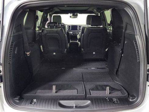New 2026 Chrysler Pacifica Limited image 10