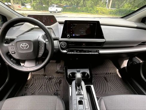 Used 2024 Toyota Prius LE FWD image 7