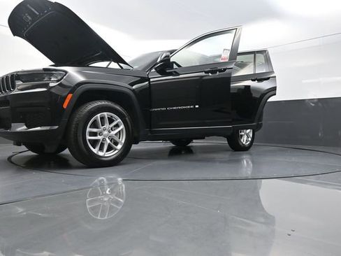 Used 2024 Jeep Grand Cherokee L Laredo AWD/4WD image 22