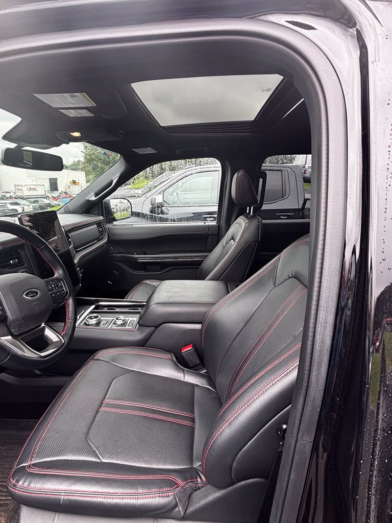 Used 2023 Ford Expedition Limited AWD/4WD image 6