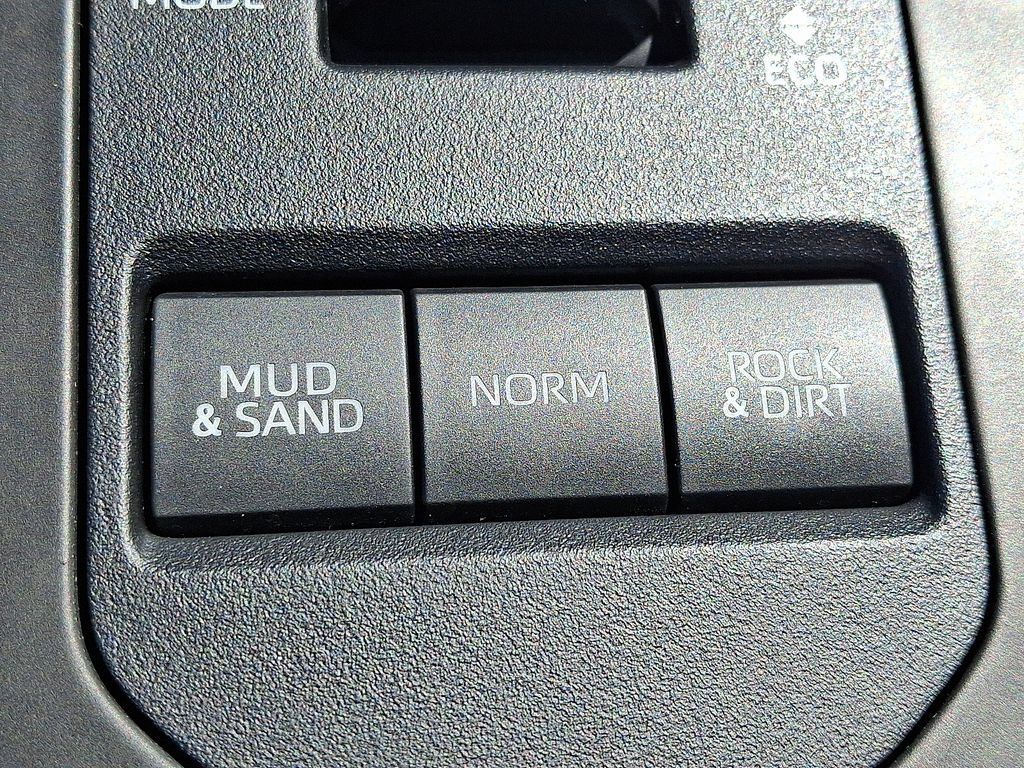 Used 2022 Toyota Highlander XLE AWD/4WD image 26