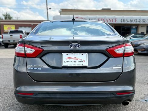 Used 2016 Ford Fusion SE FWD image 4