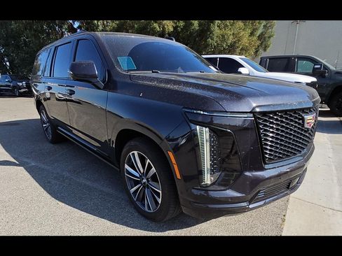 Used 2025 Cadillac Escalade ESV Sport w/ Touring Package AWD/4WD image 15