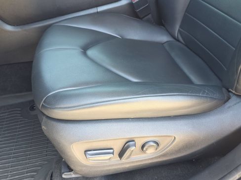 Used 2023 Toyota Highlander XLE FWD image 25
