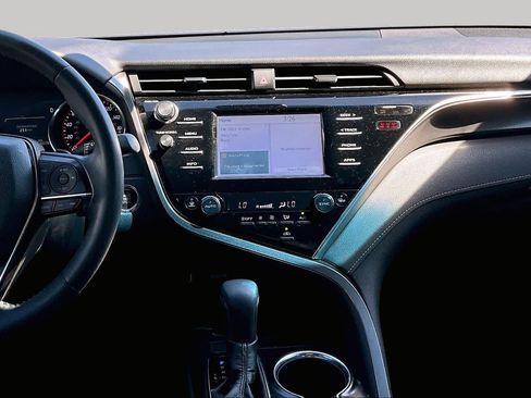 Used 2018 Toyota Camry XSE FWD image 6