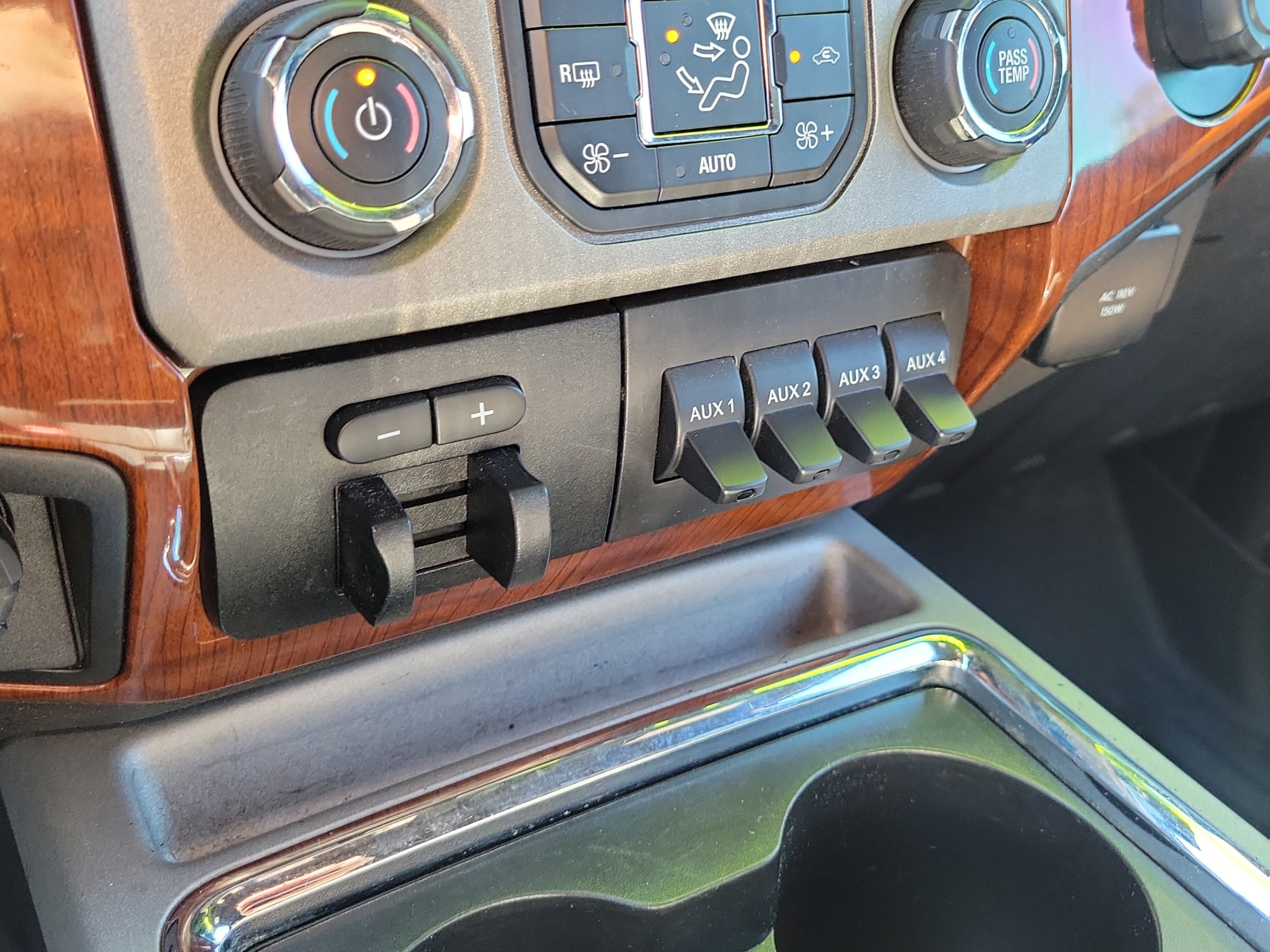 Used 2015 Ford F350 King Ranch w/ FX4 Off-Road Package AWD/4WD image 31