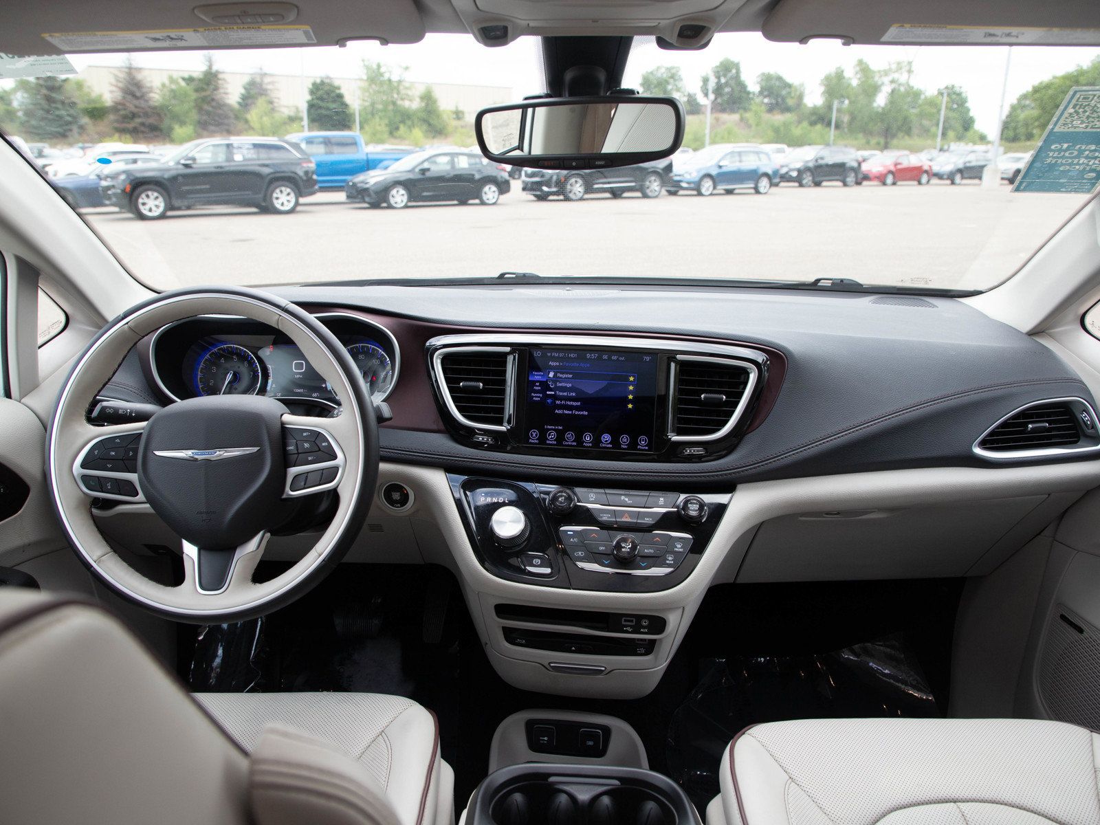 Used 2017 Chrysler Pacifica Limited FWD image 18
