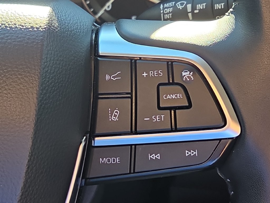 Used 2021 Toyota Highlander XLE AWD/4WD image 26