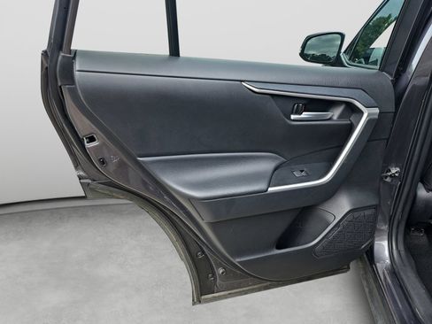 Used 2025 Toyota RAV4 XLE AWD/4WD image 35