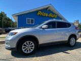 Used 2017 Nissan Rogue SV image 2