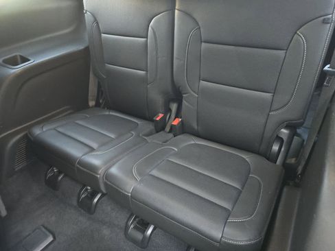 Used 2023 GMC Acadia SLT image 15