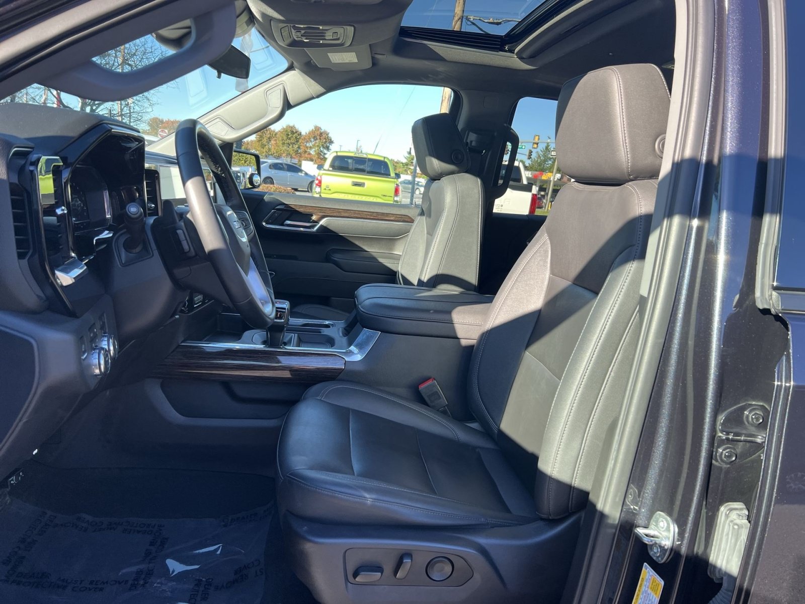 Used 2023 GMC Sierra 1500 Elevation w/ Elevation Premium Package AWD/4WD image 13