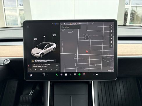 Used 2020 Tesla Model Y Long Range image 17