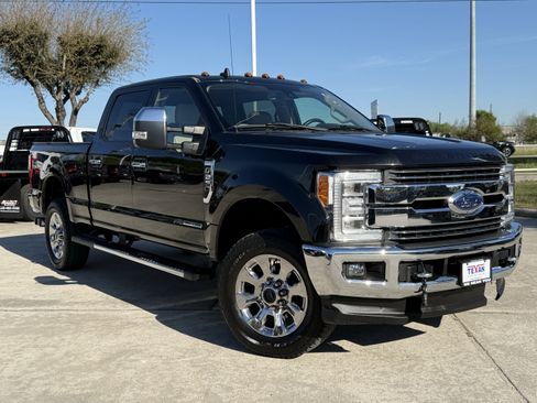 Used 2019 Ford F250 Lariat w/ Lariat Ultimate Package image 2
