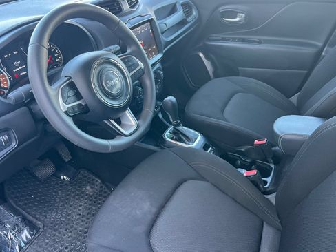 Used 2023 Jeep Renegade Latitude AWD/4WD image 10