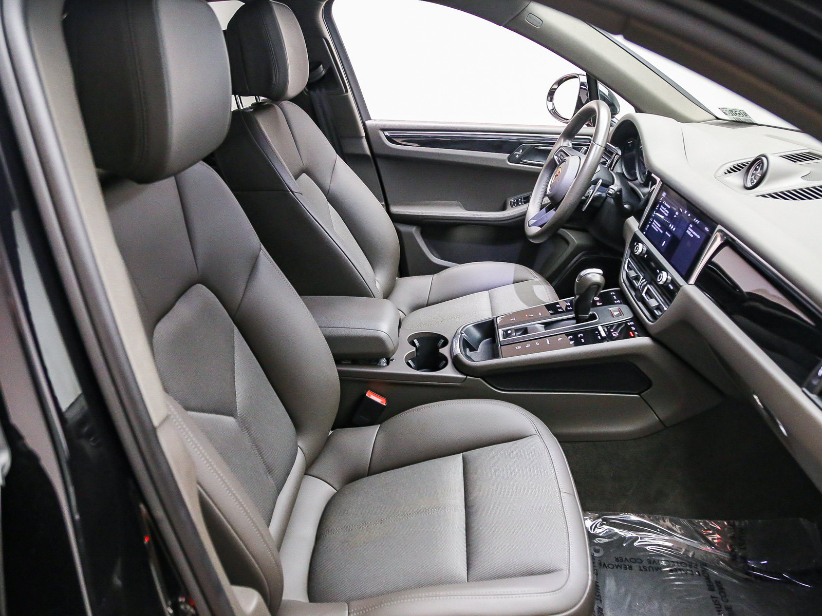 Certified 2023 Porsche Macan S AWD/4WD image 20