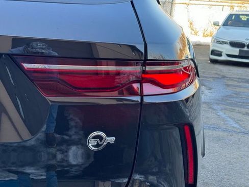 Used 2023 Jaguar F-PACE SVR image 8