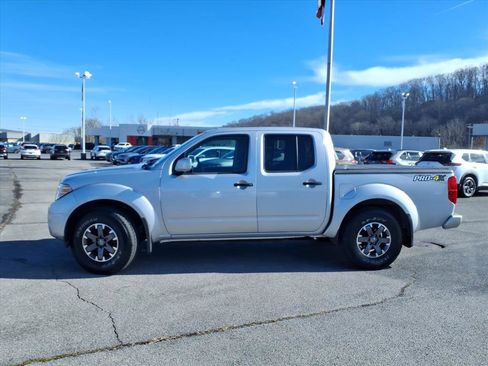 Used 2018 Nissan Frontier PRO-4X image 2
