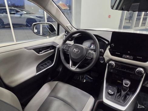 Used 2024 Toyota RAV4 Limited image 17
