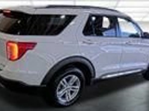 Used 2022 Ford Explorer XLT w/ Equipment Group 202A AWD/4WD image 4