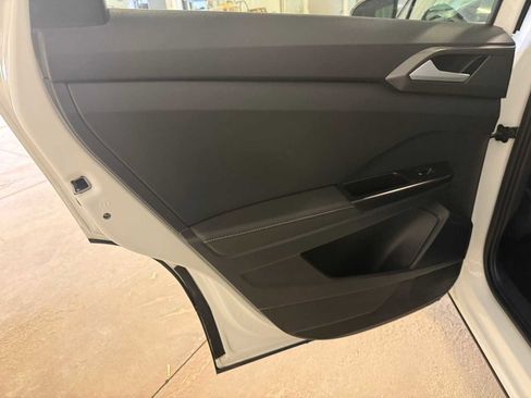 Used 2025 Volkswagen Taos SE image 24