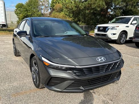 New 2025 Hyundai Elantra SEL image 7