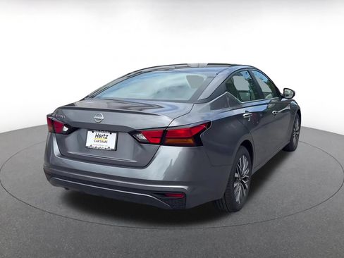 Used 2025 Nissan Altima 2.5 SV FWD image 12