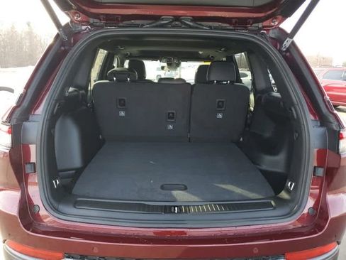 New 2026 Jeep Grand Cherokee Altitude AWD/4WD image 10