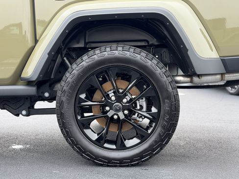 Used 2025 Jeep Gladiator Sport image 10