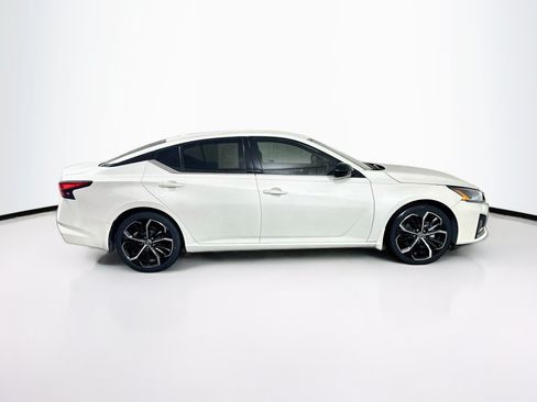 Used 2024 Nissan Altima 2.5 SR FWD image 10