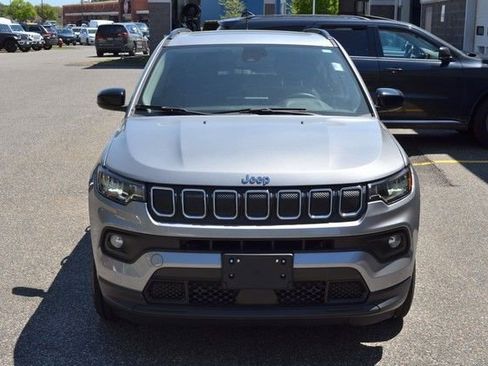 Used 2022 Jeep Compass Latitude w/ Sun and Sound Group AWD/4WD image 3
