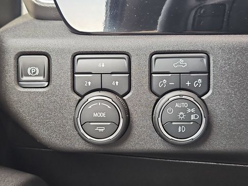 Used 2025 Chevrolet Silverado 2500 LT w/ Convenience Package AWD/4WD image 25