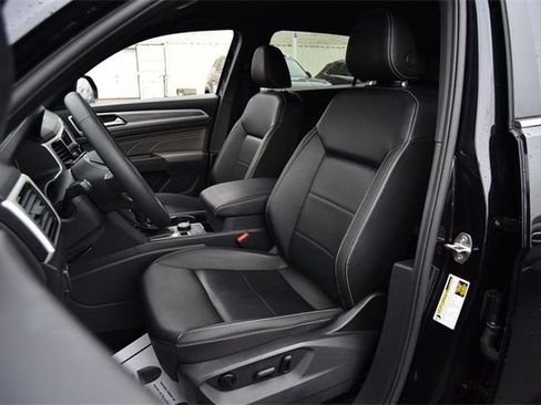 Certified 2022 Volkswagen Atlas Cross Sport SE image 19