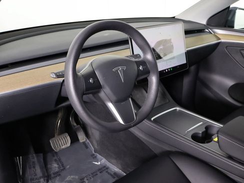 Used 2023 Tesla Model Y Long Range AWD/4WD image 18