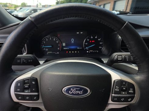 Used 2023 Ford Explorer XLT w/ Equipment Group 202A RWD image 17