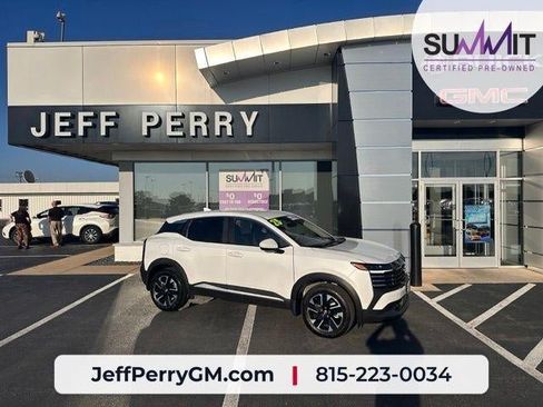 Used 2025 Nissan Kicks SV AWD/4WD image 1