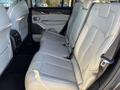 Used 2022 Jeep Grand Cherokee Overland image 14