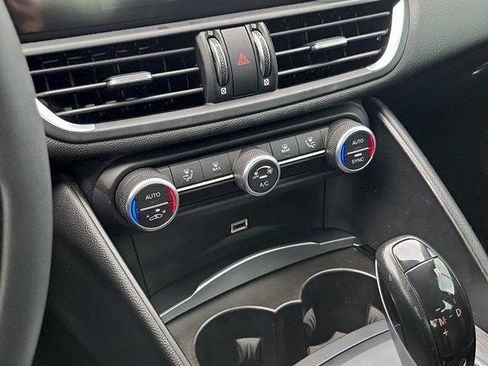 Used 2019 Alfa Romeo Giulia w/ Nero Edizione RWD image 26