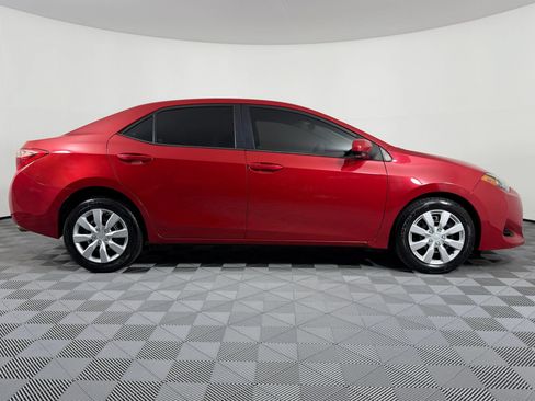 Used 2019 Toyota Corolla LE w/ Carpet Mat Package (TMS) FWD image 7