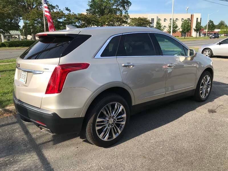 Used 2017 Cadillac XT5 Premium Luxury w/ Driver Assist Package AWD/4WD image 3