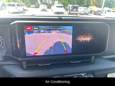 Used 2024 Jeep Wrangler Unlimited Rubicon AWD/4WD image 14