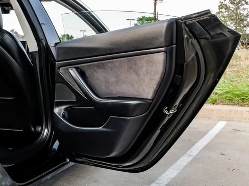 Used 2019 Tesla Model 3 Standard Range Plus RWD image 37