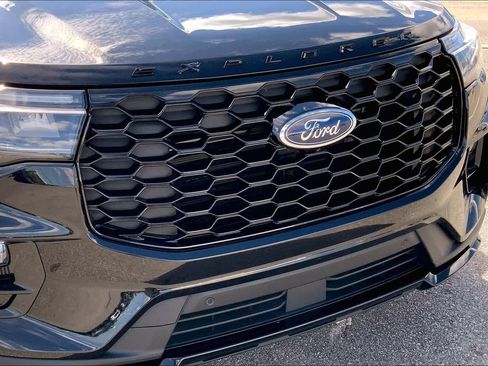 Certified 2025 Ford Explorer ST-Line w/ Premium Package image 30