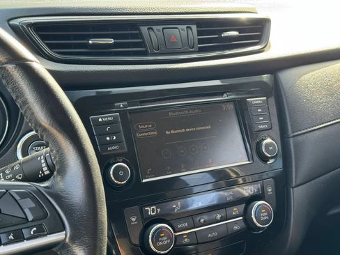 Used 2018 Nissan Rogue SV AWD/4WD image 21