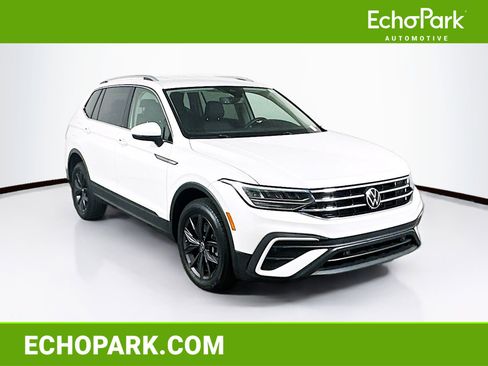 Used 2023 Volkswagen Tiguan SE image 1