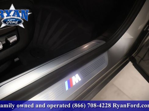 Used 2022 BMW 750i xDrive w/ Executive Package image 17