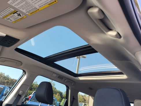 Used 2025 Nissan Pathfinder SV w/ SV Premium Package image 19